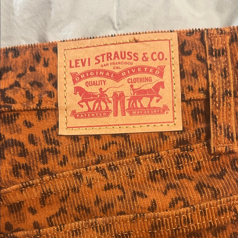 Levi's Ribcage Wedgie Leopard Print Cropped Straight-Leg Corduroy Jeans - 26 - Picture 3 of 6